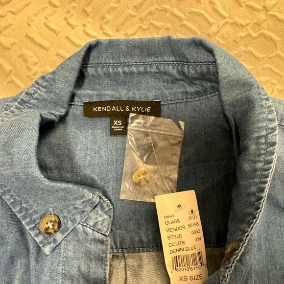 NWT! Kendall and Kylie Top - Picture 2 of 2